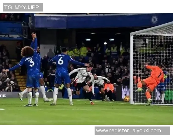 英超激战巴黎圣日耳曼大胜本菲卡红牌争议引发全场热议