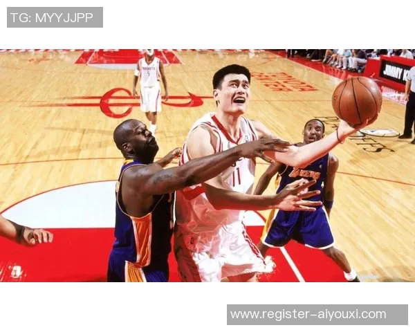 姚明在休斯顿火箭队的传奇队友们共同书写的篮球岁月与辉煌回忆