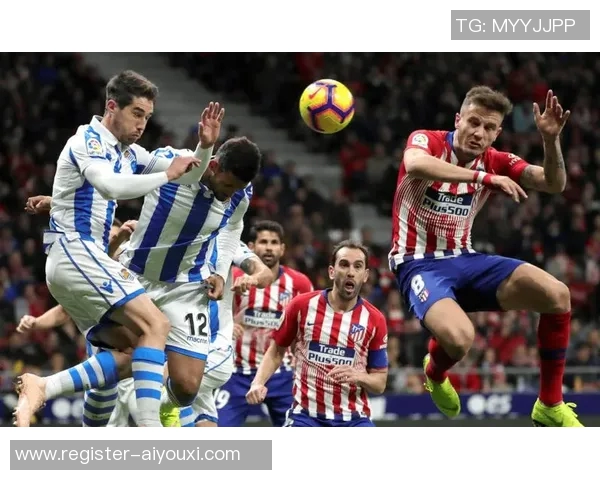 欧冠激战：AC米兰与波尔图鏖战平局红牌事件引发全场热议